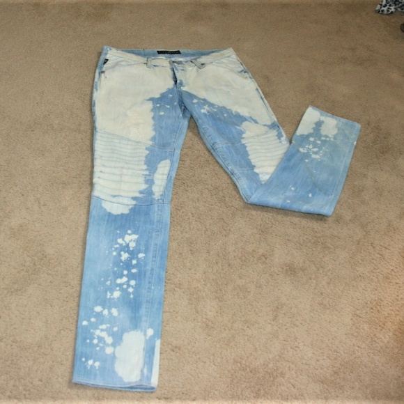 Rock & Republic Denim - Rock & Republic straight leg jeans